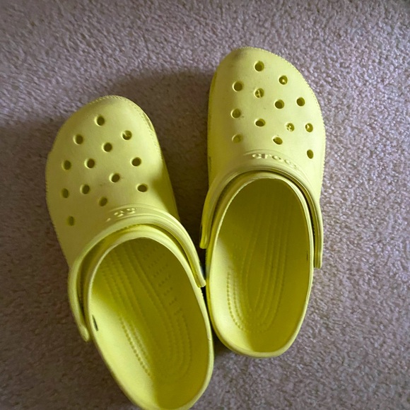 unisex crocs neon green/yellow! men’s 8 women’s 10 slightly worn newer condition - Picture 1 of 3